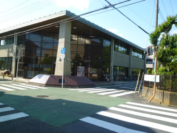 早稲田図書館正面２